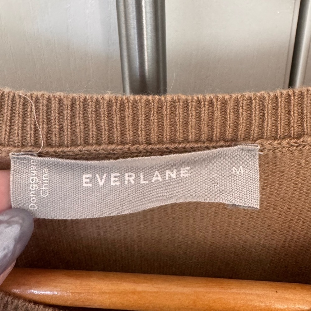 Everlane Women’s Tan Crewneck Sweater - Picture 3 of 6
